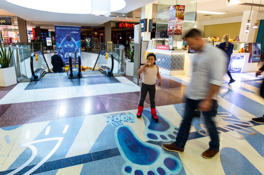 Small foot retail advertising in shopping centre